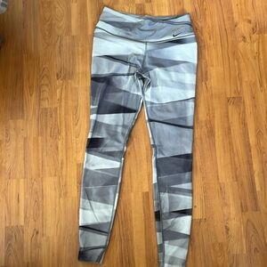 Nike Dri-Fit leggings size M